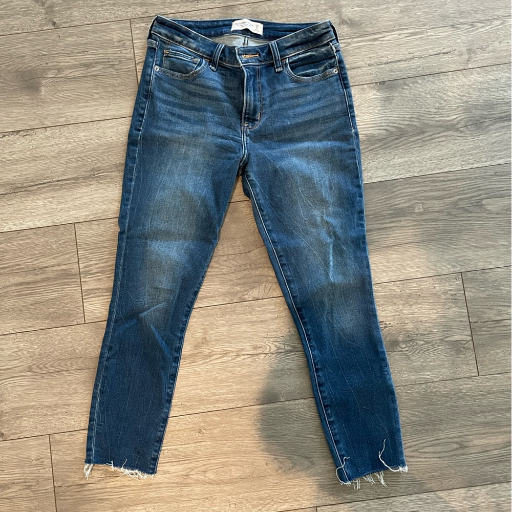 A&F Super Skinny Ankle Mid Rise. Short!